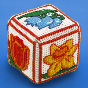 Весна Набор для вышивания брелока-кубика Biscornu B-106