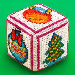 Зимние забавы Набор для вышивания брелока-кубика Biscornu B-107