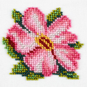 Цветок шиповника Набор для для вышивания бисером по ткани с рисунком Louise L-428