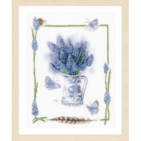 Гиацинт. Синий виноград Набор для вышивки крестом LanArte PN-0194854