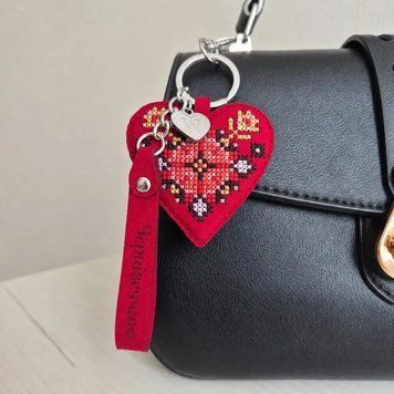 Шарм для сумки &ndash; Чернівеччина Набір для вишивки нитками на штучній шкірі Wonderland Сrafts FLHL-162 FLHL-162 фото